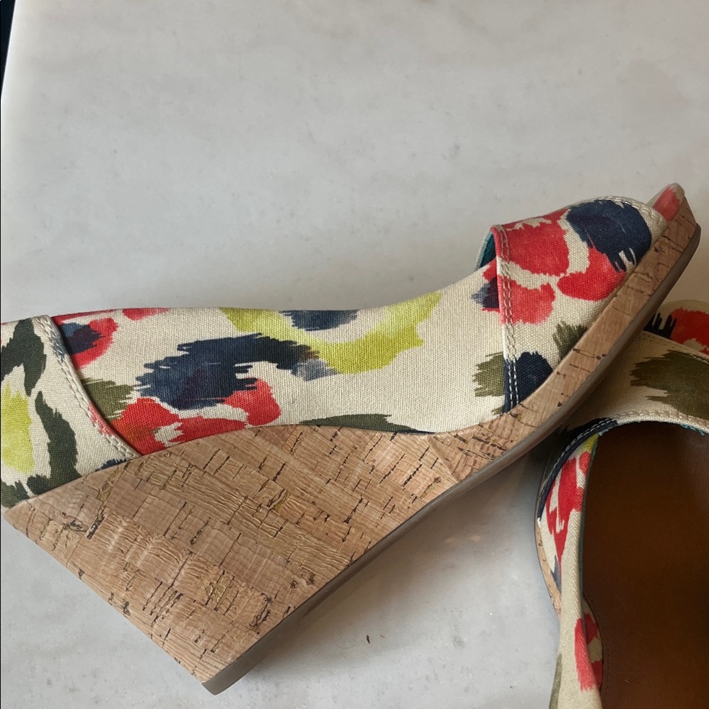 Floral Wedge Sandals - Picture 6 of 6